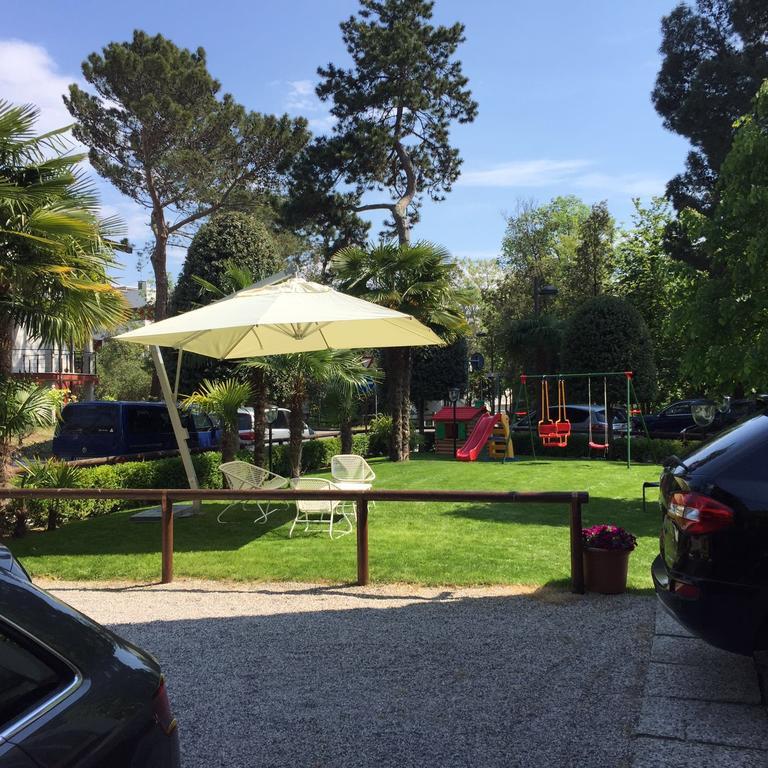 Hotel Mar Del Plata Grado Exteriör bild